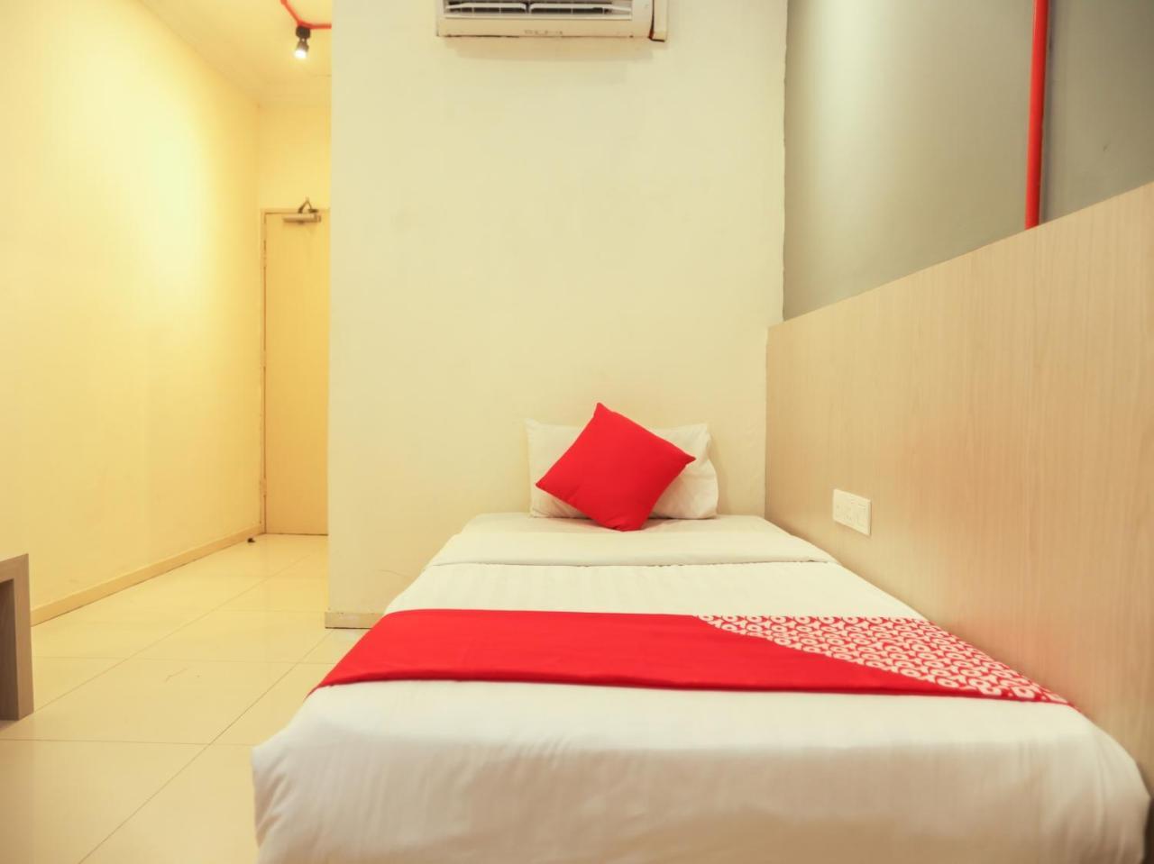 קוטה קינבלו Oyo 727 Hotel Rafflesia מראה חיצוני תמונה