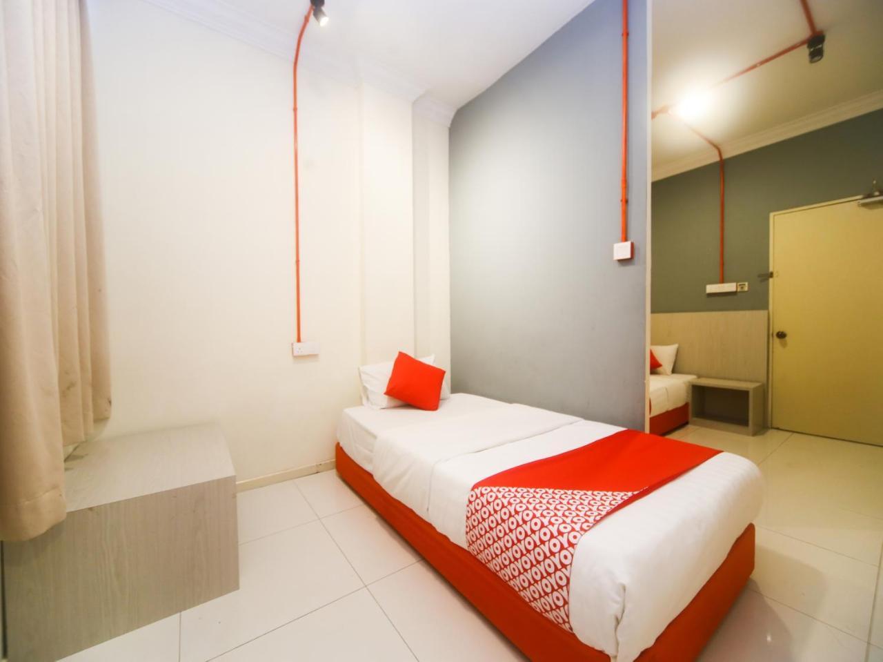 קוטה קינבלו Oyo 727 Hotel Rafflesia מראה חיצוני תמונה