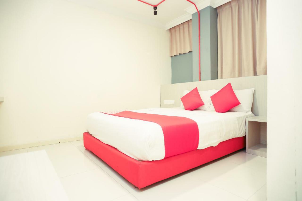 קוטה קינבלו Oyo 727 Hotel Rafflesia מראה חיצוני תמונה